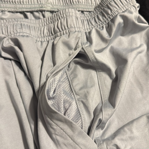 Under Armour, gray athletic shorts size XXL - Picture 4 of 5